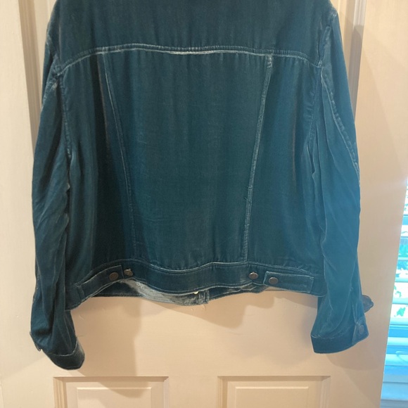 Sundance Teal Jean Jacket with Modern Cropped Design- velour - Picture 4 of 8